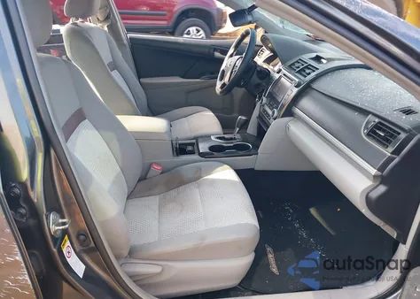 2014 Toyota Camry Le z USA, uszkodzony, nr VIN 4T4BF1FK9ER341677